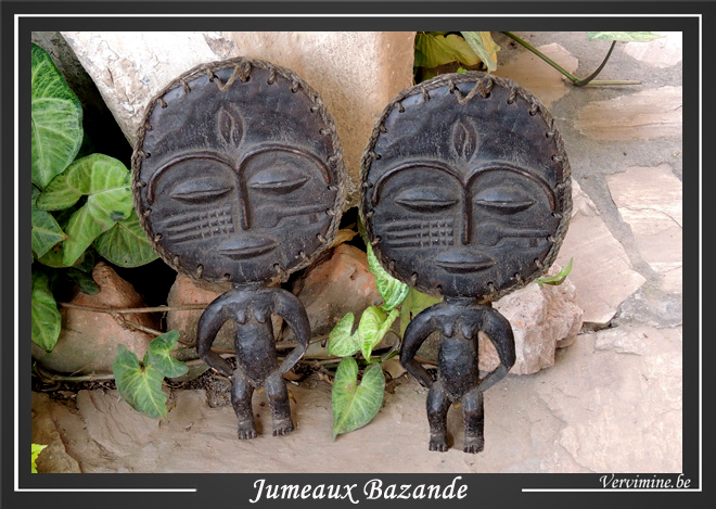 figurines jumelles en bois des Bazande au Congo